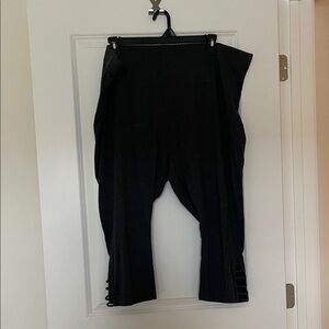 Women's Dark Gray Capri Leggings